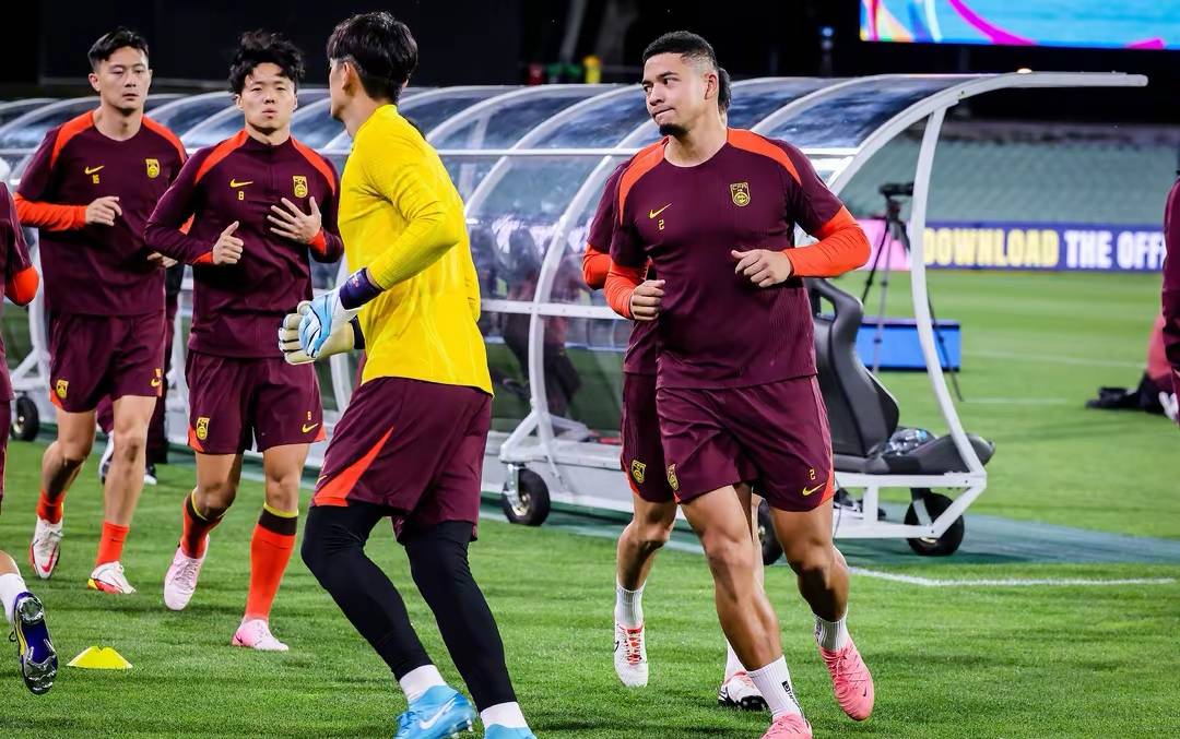 九游游戏中心官网Doinb在公牛比赛中比赛局势复杂，出色防守引发热议！