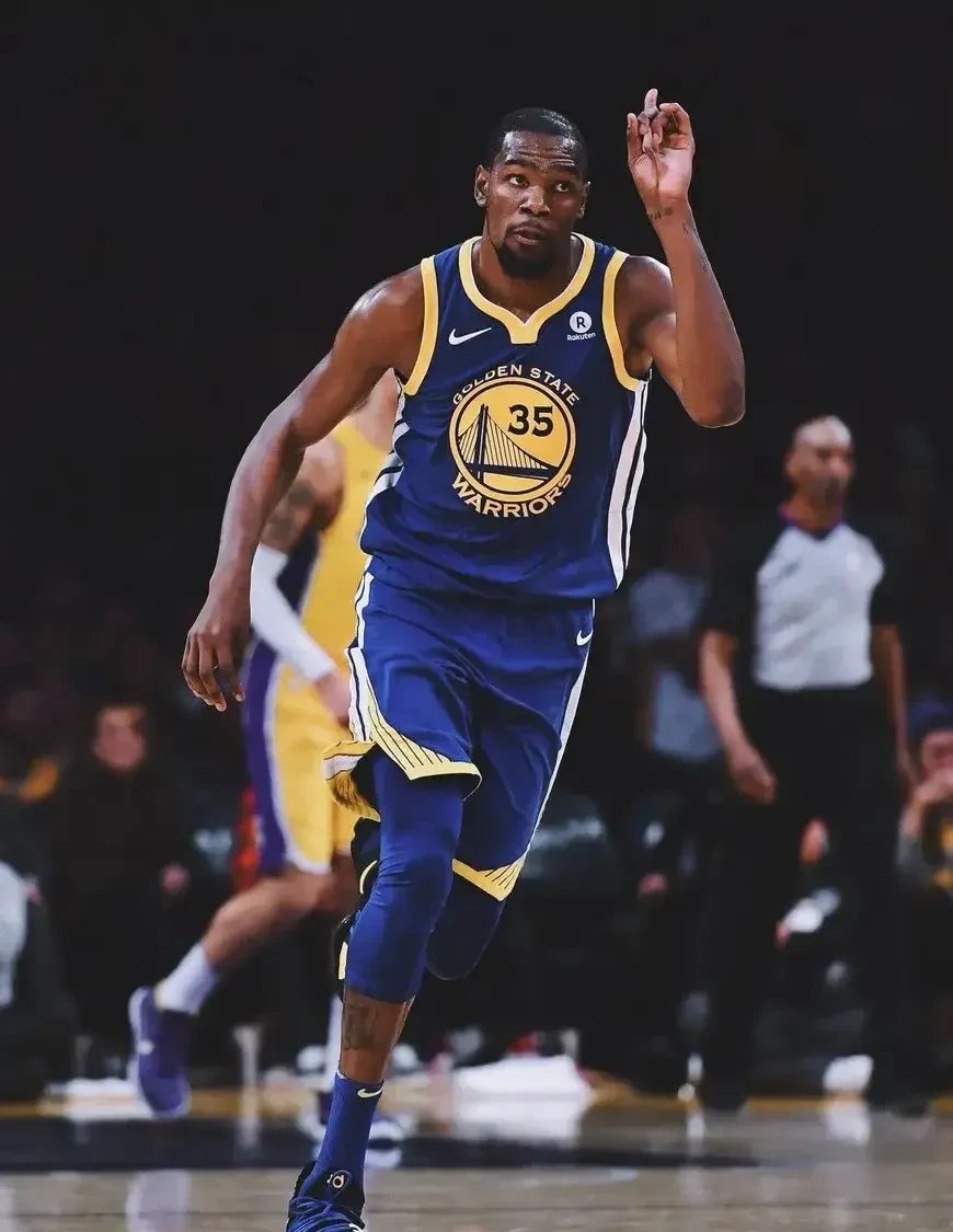 九游游戏中心官网刷新纪录首场状态出色，巴黎圣日耳曼观众沸腾！，杜兰特重返赛场气势如虹延续的简单介绍