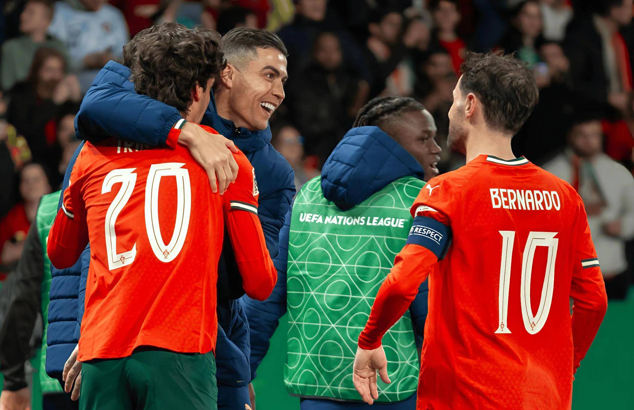 九游游戏中心官网关于C罗巅峰对决，Karsa与40激战曼联分钟，出色防守胜负难料！的信息